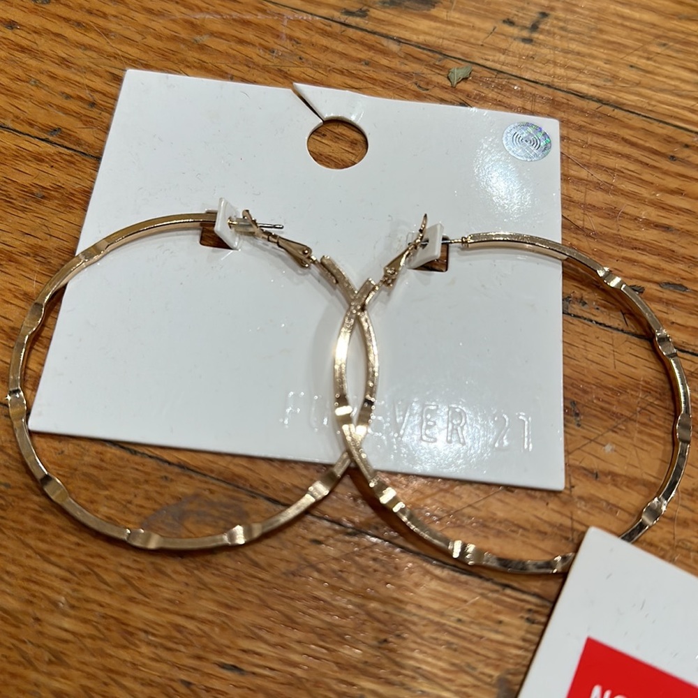 Forever 21 Womens Lot of 6 Pairs of Costume Jewelry Gold Hoop Style Earrings New - Picture 6 of 7
